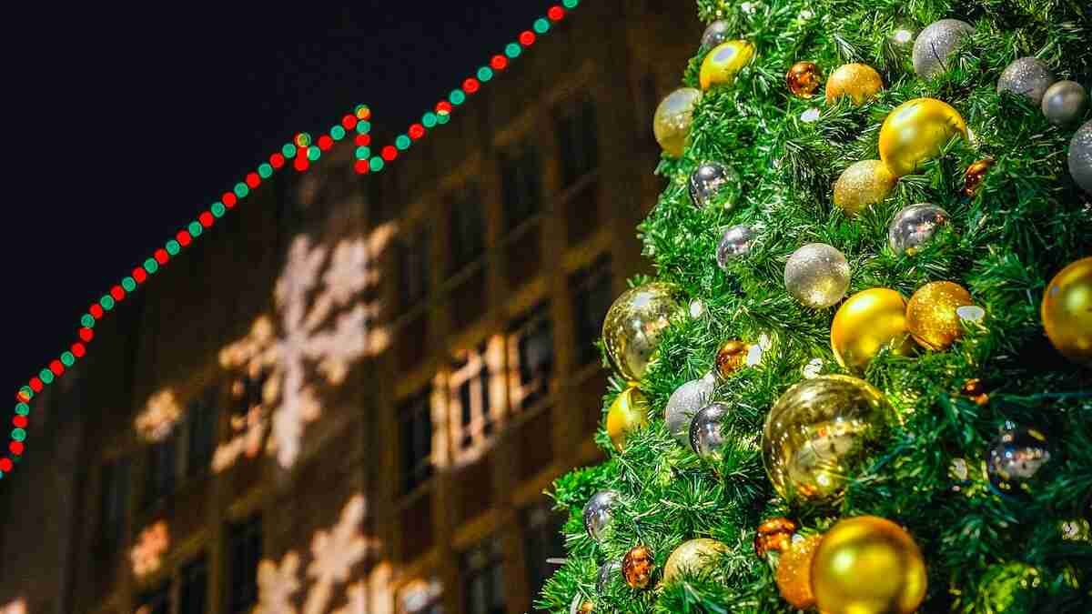 Enhancing Destination Appeal Through Municipal Christmas Lighting