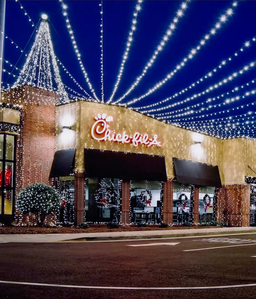Commercial building with professional holiday lighting